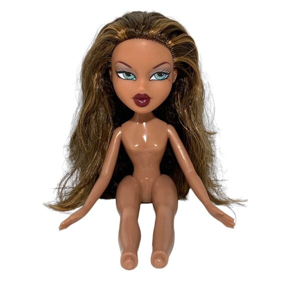 Bratz Yasmin Strut It 2002 First Edition Blue Eyes Deep Red Lips Nude Doll Only - Picture 8 of 12